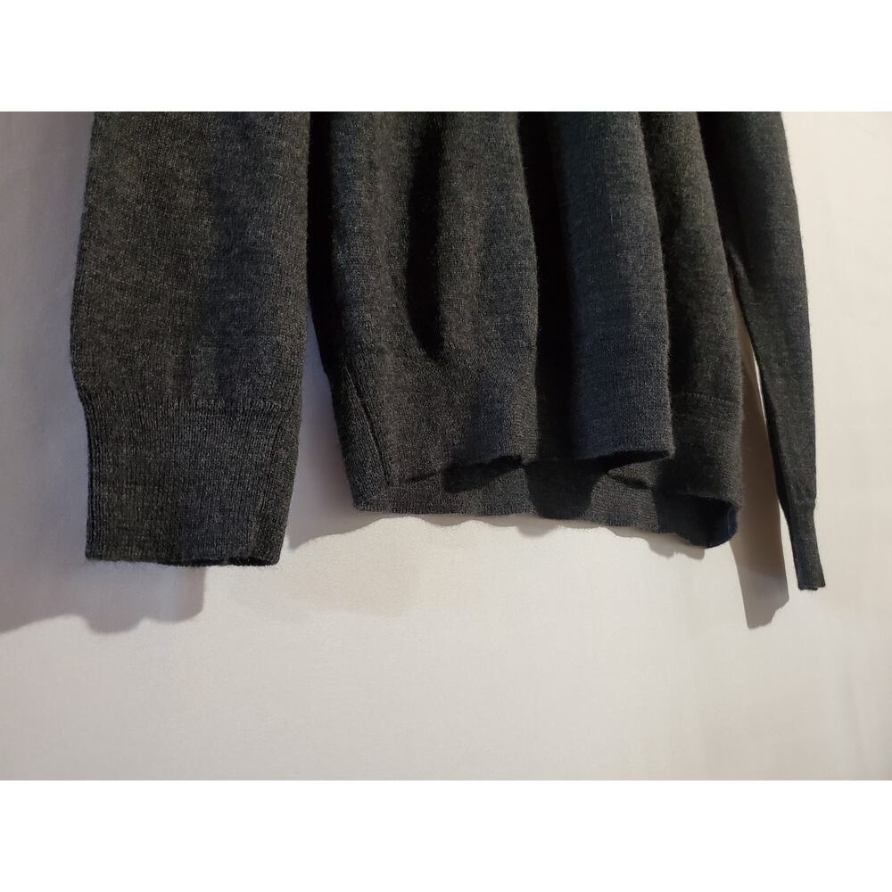 Club Room Men's M Merino Wool Blend V-Neck Preppy Collegiate Gray Sweater - Picture 5 of 8